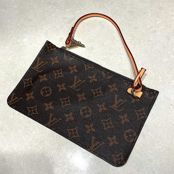 Louis Vuitton Handbags - LV monogram clutch bag ⭐️⭐️⭐️⭐️